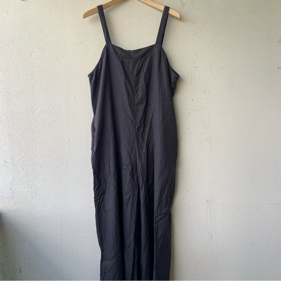 Cute Uniqlo jumpsuit - Picture 3 of 10